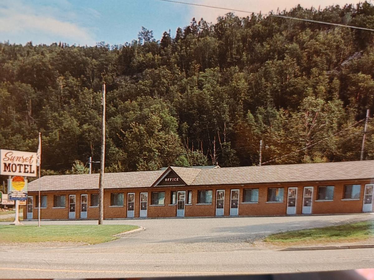 Sunset Motel Schreiber ภายนอก รูปภาพ